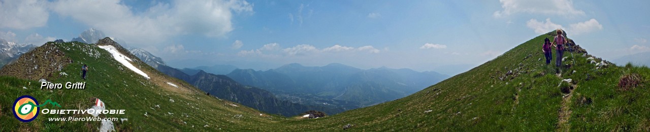 64 Panoramica sulla cresta del Monte Campo....jpg